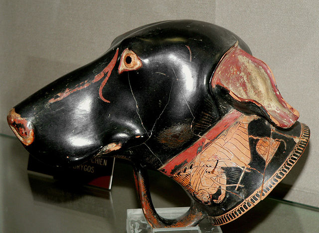 File:Aleria, Rhyton, t&ecirc;te de chien.jpg