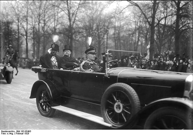 File:Bundesarchiv Bild 102-05493, Berlin, Besuch K&ouml;nig von Afghanistan.jpg