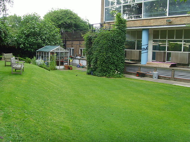 File:Blue Peter garden.JPG
