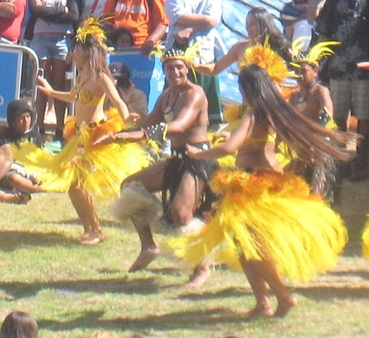 File:Cook Islands dancers at Auckland's Pacifica festival 3a.jpg