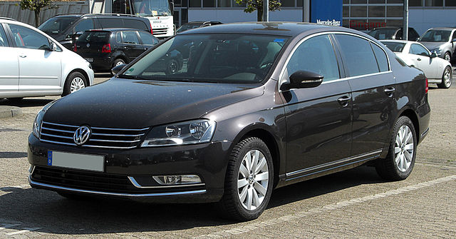 File:VW Passat 2.0 TDI BlueMotion Technology Comfortline (B7) &ndash; Frontansicht, 1. Mai 2011, Ratingen.jpg