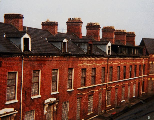 File:Belfast houses 1981.jpg