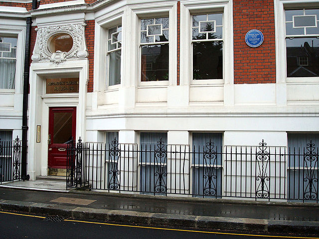 File:Bob Marley apartment in London.jpg
