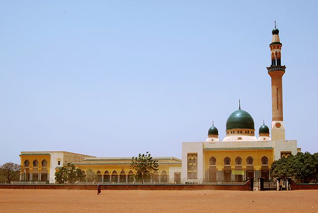 File:Niamey Mosque.jpg
