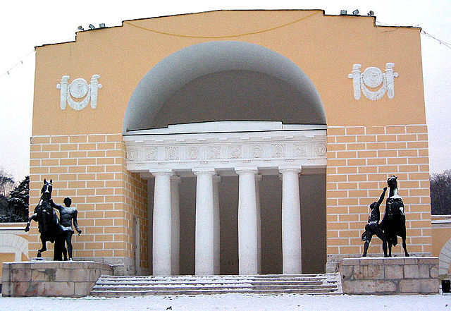 File:Kuzminki court.jpg