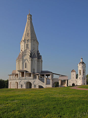 File:Kolomenskoe Ascension Church and the bell tower of the George Church.jpg