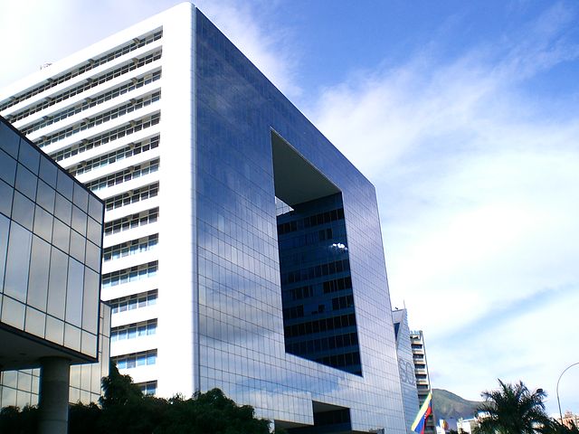 File:Parque Cristal Building.jpg