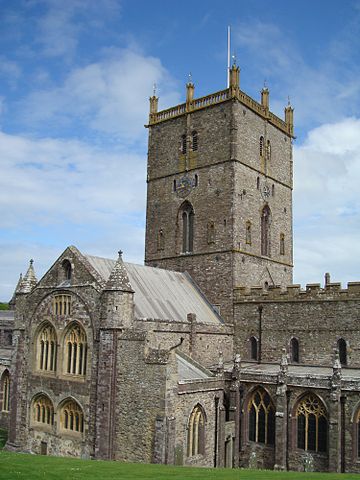 File:StDavidsCathedral Tower&SouthTransept.JPG