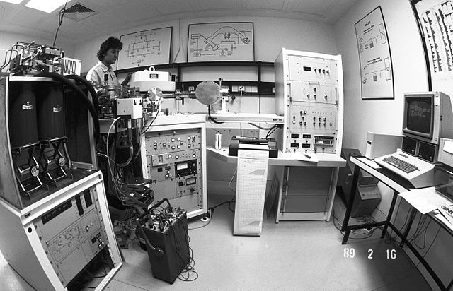 File:Mass-spectrometer awi hg.jpg