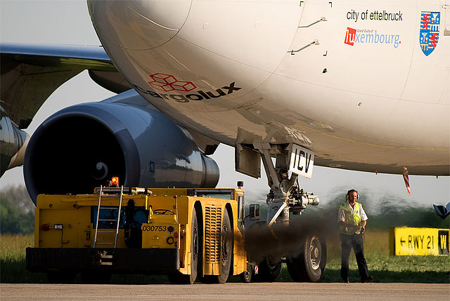 File:PushbackCargolux.jpg