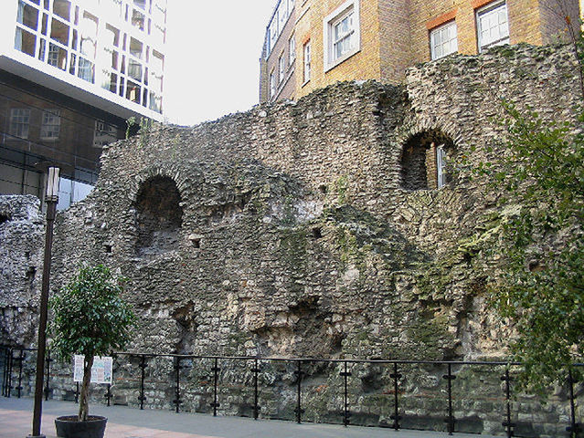 File:London Wall fragment.jpg