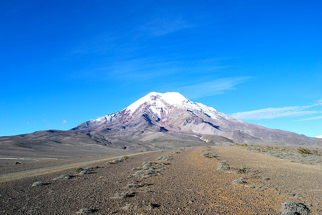 File:Volc&aacute;n Chimborazo, 