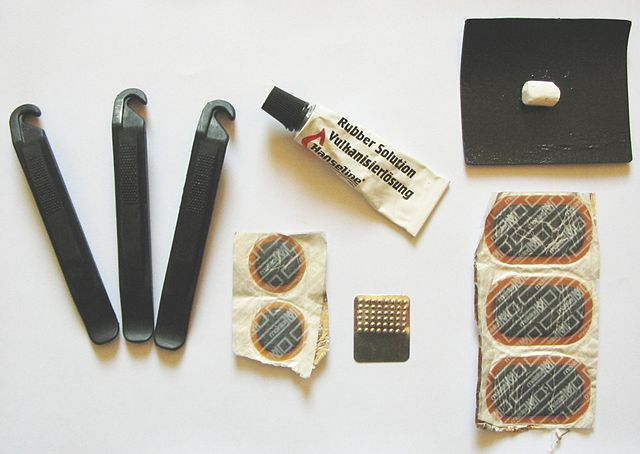 File:Puncture-repaire-kit.jpg