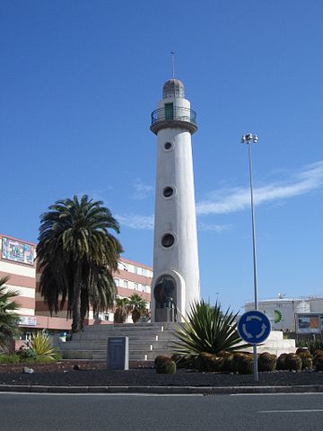File:Puerto de la luz - Faro rotonda.JPG