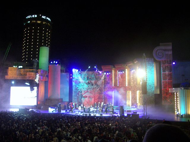 File:8-2-08 Noche de la Salsa con &Oacute;scar de Le&oacute;n.JPG
