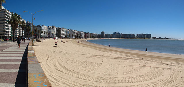 File:04. Playa Pocitos Pano.jpg