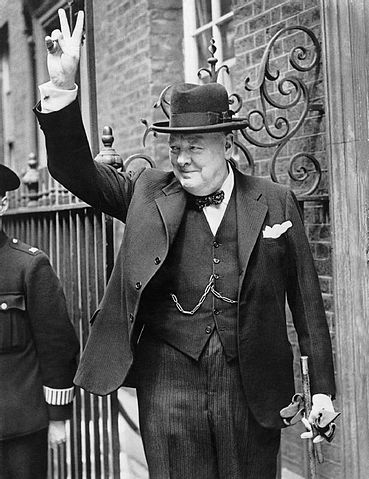 File:Churchill V sign HU 55521.jpg
