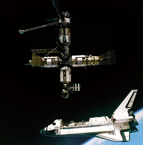 File:Atlantis-MIR-GPN-2000-001071.jpg