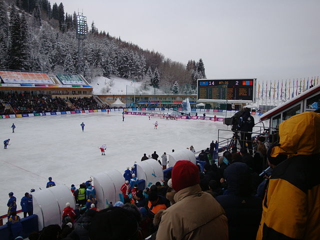 File:Bandy in Medeu Kazakhstan.JPG