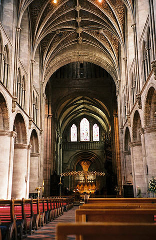 File:Hereford Cathedral Interior May 2004.jpg