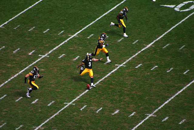 File:Jeff Reed kickoff 2006.jpg