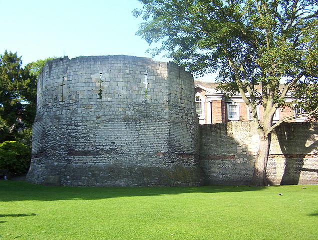 File:Roman Fortifications in Museum Gardens York.jpg
