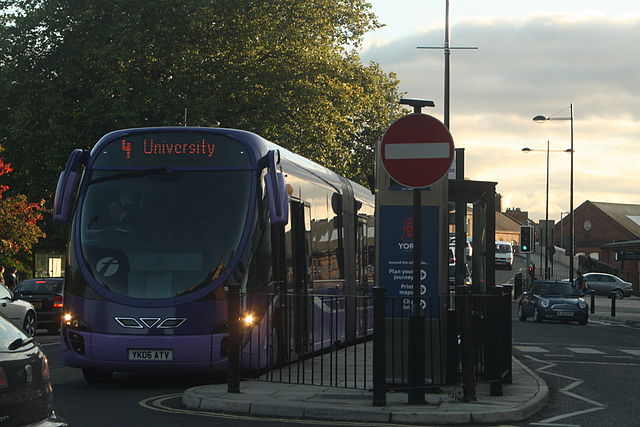 File:Ftr bus in Station Road, York railway station, 19002 (YK06 ATV), 5 October 2008.jpg