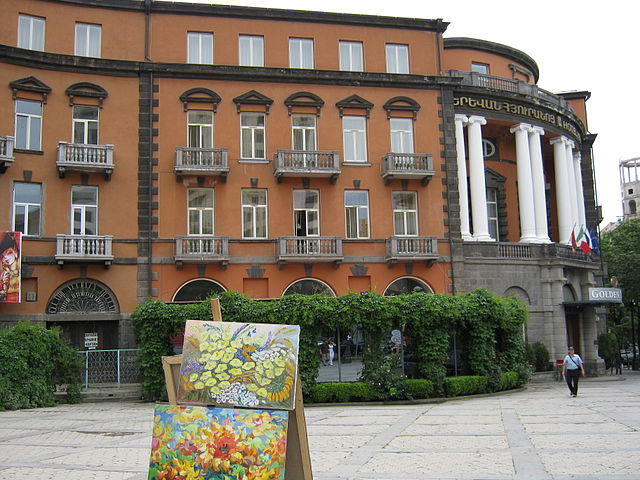 File:Н.Буниатян Гост.Ереван.jpg