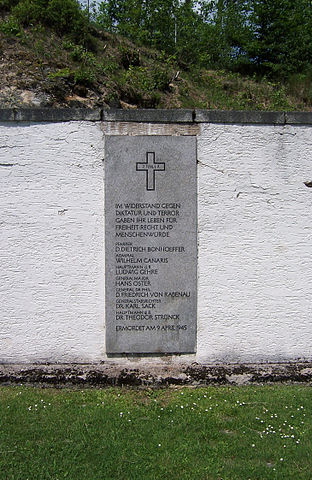 File:Flossenb&uuml;rg April 9 1945 Memorial.JPG