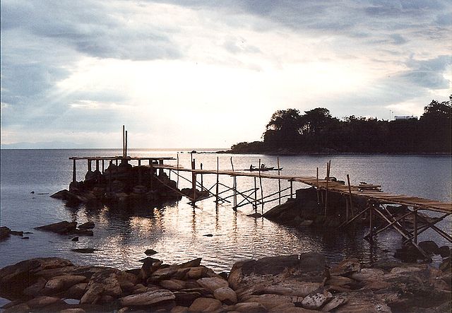 File:Nkhata Bay, Malawi.jpg