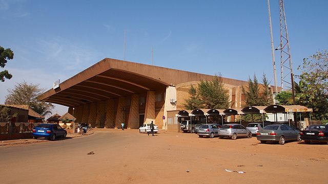 File:Gare Ouagadougou 2013.jpg