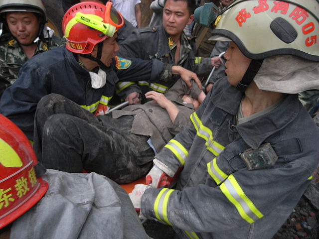 File:Sichuan earthquake save..JPG