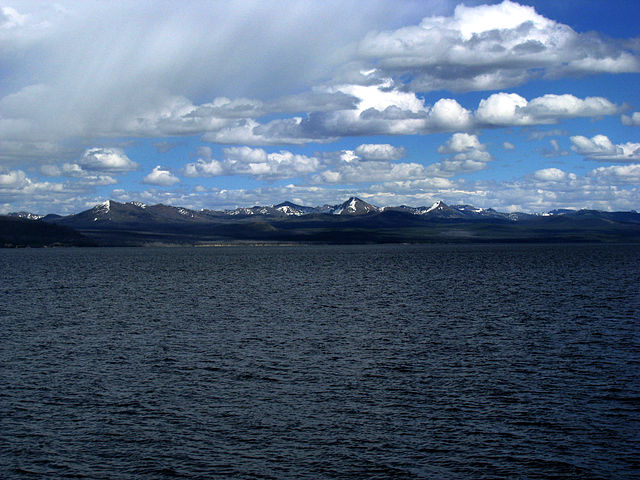 File:Yellowstone lake.JPG