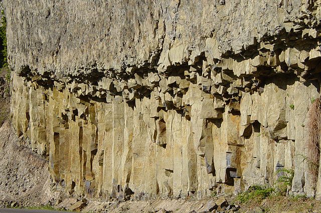 File:Columnar basalt closeup near Tower Fall in Yellowstone.JPG