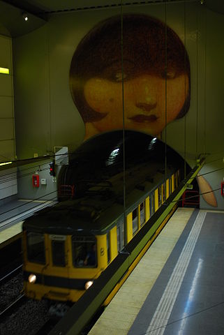 File:L&iacute;nea H, tren saliendo del t&uacute;nel en la estaci&oacute;n Venezuela (Buenos Aires, noviembre 2008).jpg