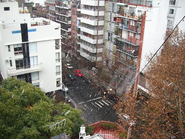 File:Snow in Buenos Aires 2.jpg
