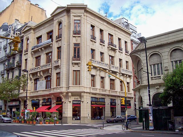 File:Avenida de mayo caf&eacute; Iberia.jpg