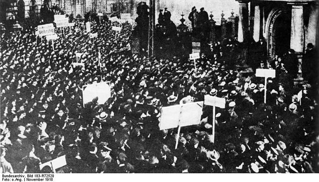 File:Bundesarchiv Bild 183-R72520, Kiel, Novemberrevolution, Matrosenaufstand.jpg