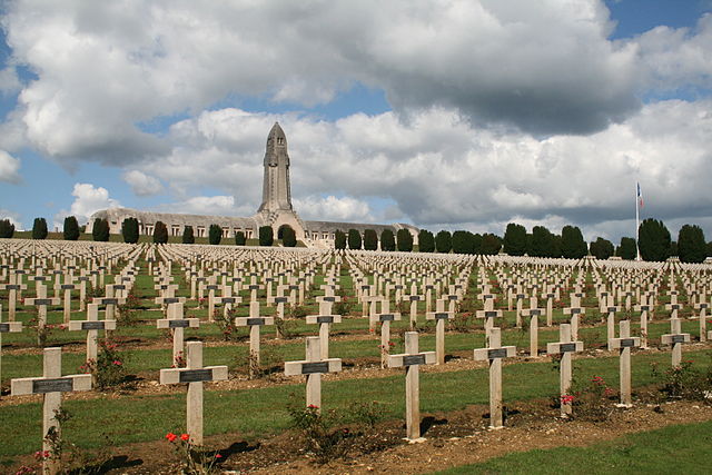 File:0 Verdun - Cimeti&egrave;re de Douaumont (1).jpg