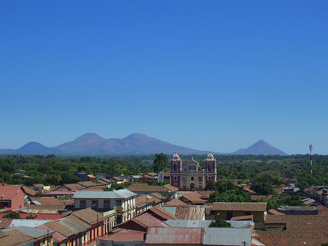 File:Le&oacute;n, Nicaragua 2.jpg