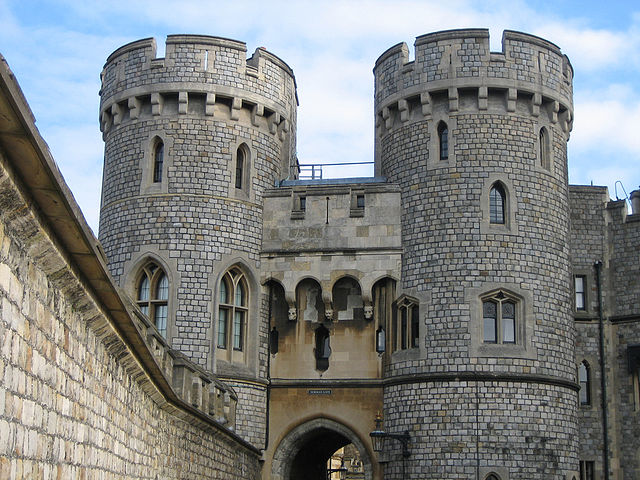 File:Windsor Castle Norman Gate.jpg