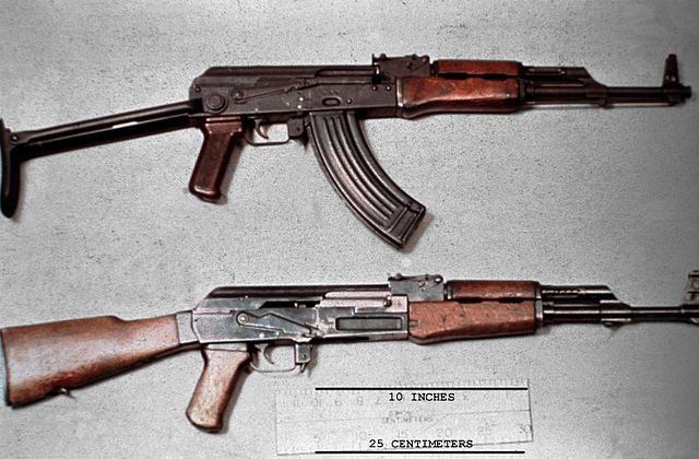 File:AKMS and AK-47 DD-ST-85-01270.jpg