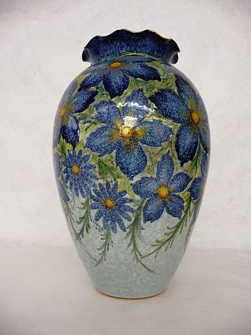 File:Italian Glazed Earthenware Vase-QM r.jpg
