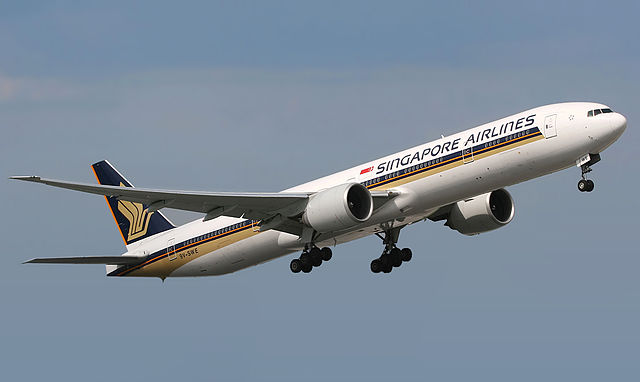 File:Singapore Airlines Boeing 777-312ER Ryabtsev.jpg