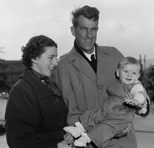 File:Sir Edmund and Lady Louise Hillary with their son Peter, 1955.jpg