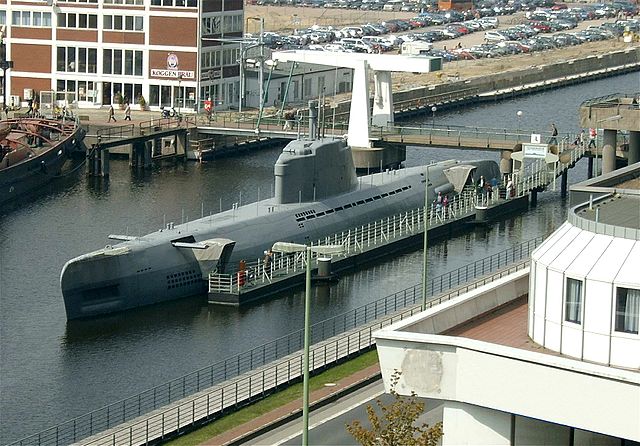File:2004-Bremerhaven U-Boot-Museum-Sicherlich retouched.jpg