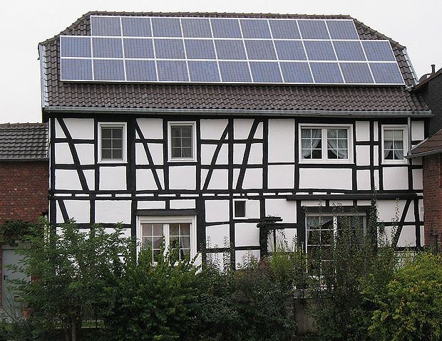 File:SolarFachwerkhaus.jpg