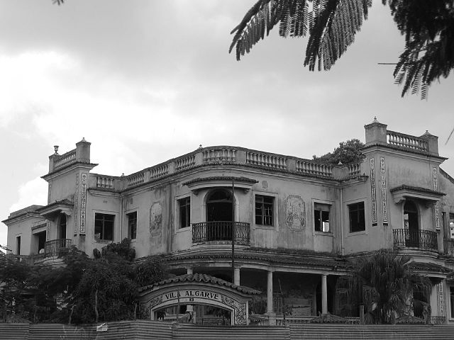 File:Villa Algarve.jpg