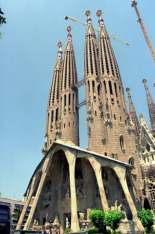 File:Barcelona Iglesia Sagrada Familia.jpg