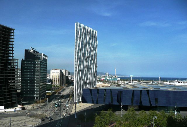 File:Torre de hielo en Barcelona.JPG